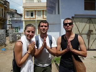 Say Bharma, say Vishnu, say Shiva...
(ich, Yoris und Diegeo)