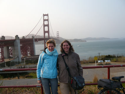 wir zwei suessen und die golden gate bridge!!!!! endlich auch mal da gewesen