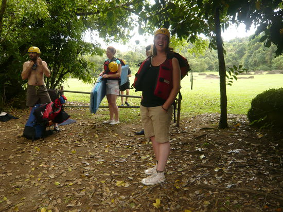 in voller Ausruestung und kein Wunder meine neuen Converse dem Regenwald nicht gewachsen ware 