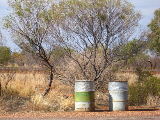 OUTBACKMUELLTONNEN...