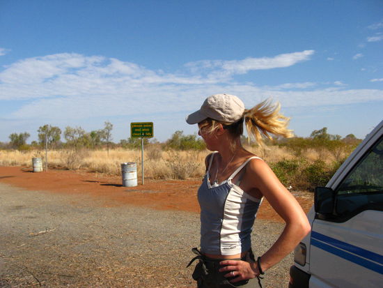 RAMONAS FLIEGENVERTREIBUNGSCHWAENZCHEN
MACHT SIE DAS NICHT SCHOEN...