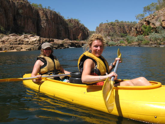 na wer paddelt da so spaet noch im Paddelboot......