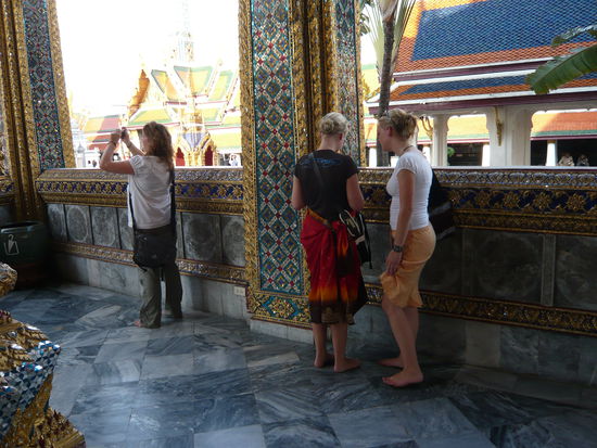 ...und nicht vergessen: Schuhe ausziehen!!