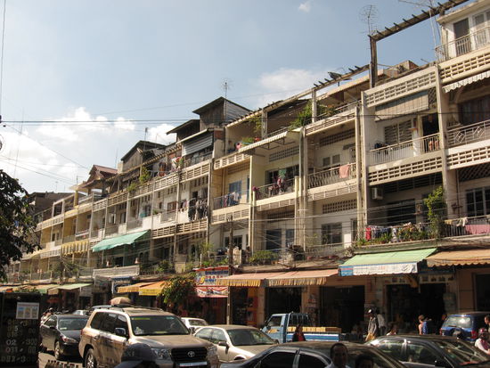 ein Blick auf die Strasse, sieht fast idyllisch aus auf dem Photo 
aber in Wirklichkeit war es laut, stinkend und man wusste gar nicht wohin man zuerst schauen sollte...