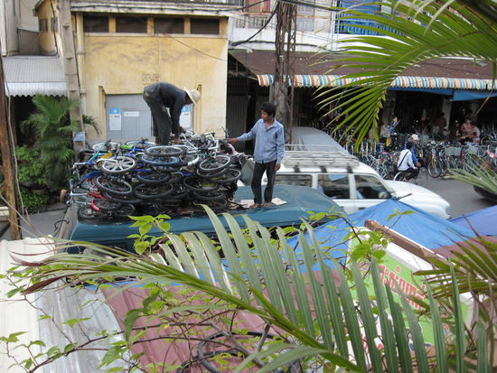 hier die ganzen gestohlenen Fahrraeder aus Muenster, seht ich das Fahrrad ganz rechts unten, das war mal meins 