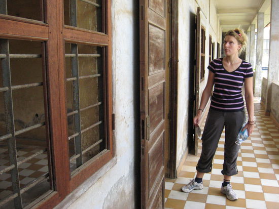 uns war wirklich nicht wohl zumute beim Besuch des ehemaligen Gefaengnisses, wie man vielleicht an Ramona's Gesichtsausdruch sehen kann