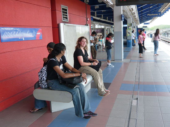 ...jetzt muss nur noch der Zug kommen....