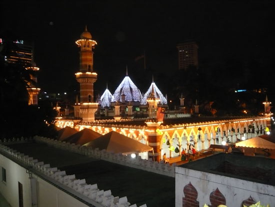 Aussicht von der Zugstation: eine Moschee von der man sogar die Gebete wahrnehmen konnte
