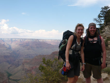 hier konnten wir noch laecheln
der weg hinab in den grand canyon