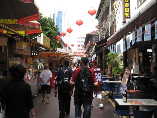 Chinatown, kleine Gassen, viele Strassenverkaeufer, ne Menge unnuetzer Dinge zu kaufen