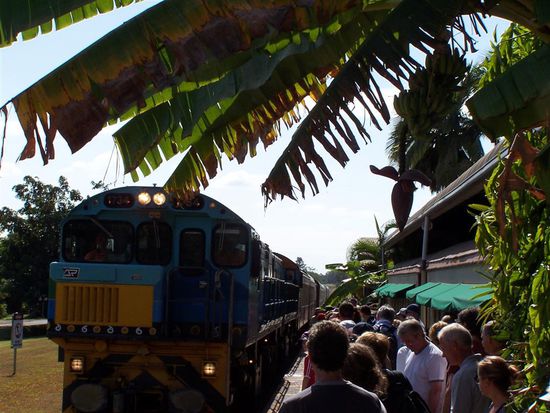 Unsere Bahn kommt - gleich geht es los.