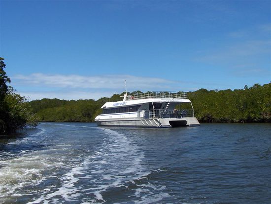 Fuer den Katamaran wird es nun zu eng.