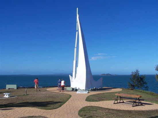 ... direkt unter dem Captain James Cook Denkmal, dem hier einfach ueberall an der Ostkueste gehuldigt wird.