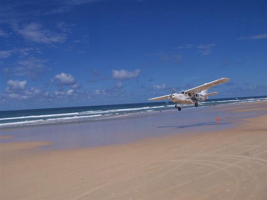 Der Strand bietet auch als Startbahn ausreichend Platz ...