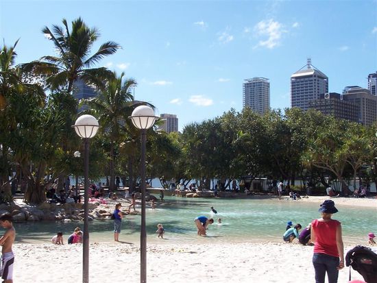 Stadtstrand: Suedseecharakter mitten in der Grossstadt.