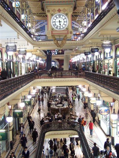 Victoria Market - man beachte diese riesige Uhr, die um 6 Uhr Hymnen spielt.