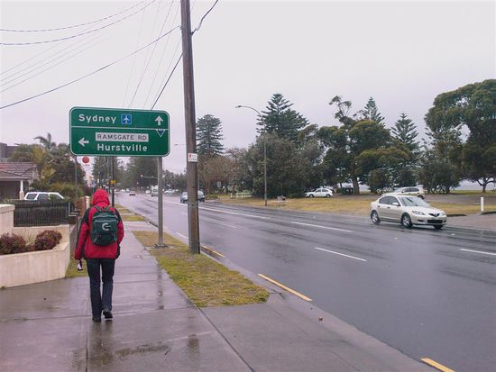 Rechts ist das Meer und gestern war dort noch die Skyline von Sydney zu sehen, die jetzt bereits weggewaschen ist ...