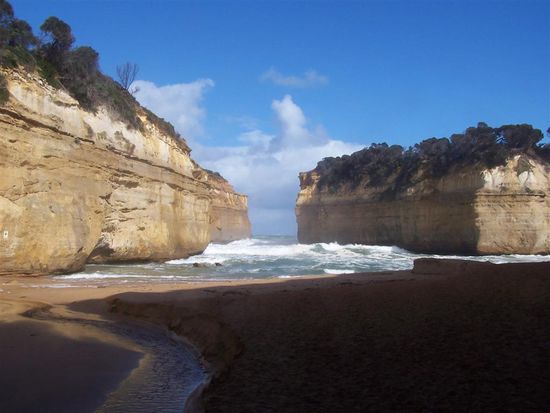 Das ist noch keine Welle im Eingang! Die kommt auf dem naechsten Bild ...