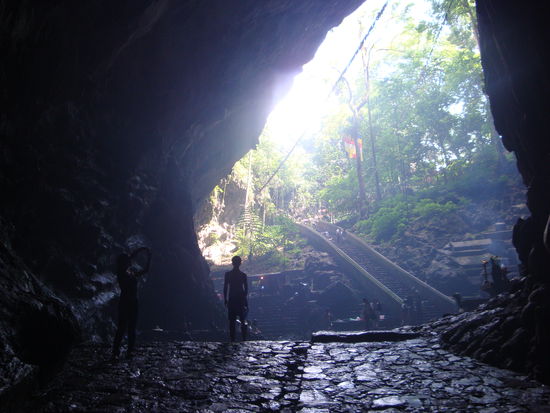 blick aus der tropfsteinhoehle