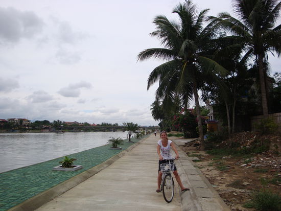 fahrradtour entlang der uferpromenade