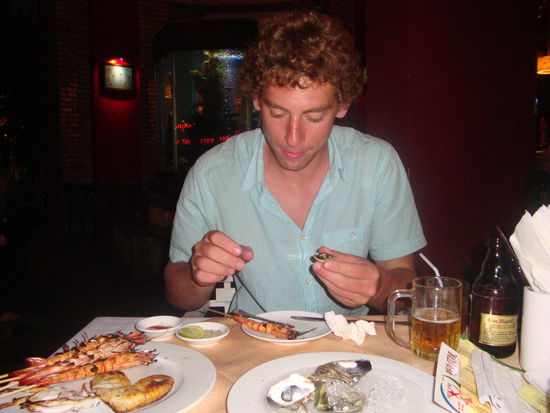 Martin beim Austern-Schluerfen