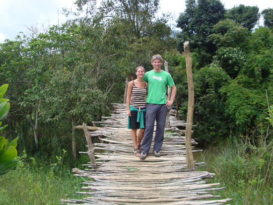 krasse bruecke (sogar motorraeder koennen darueber fahren!!)