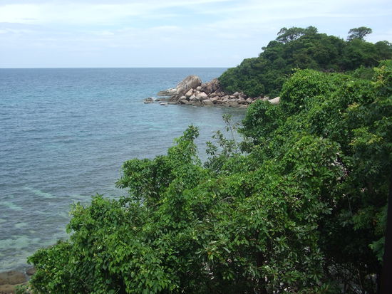 Dies ist der Ausblick von unserem ersten Bungalow auf Koh Tao...