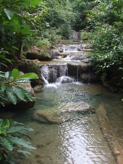 Eine weitere Stufe des Wasserfalls -insgesamt 7 Stufen hatte er, welche sich auf 2,2km Wegstrecke befanden...
(Wir sind bis zur obersten 7.Stufe gekommen trotz Kletterpartien in Flip Flops zwischendurch.)