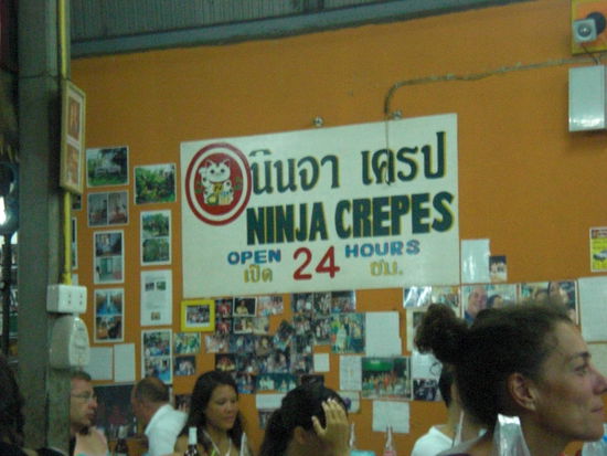 Ninja Crepes Restaurant, wo man für ein günstiges Essen noch Schlange stehen muss, aber sehr lecker!