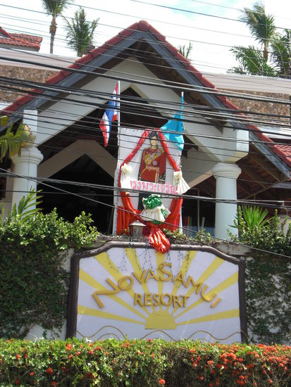 Der Blick von der Straße auf das Nova Samui Resort