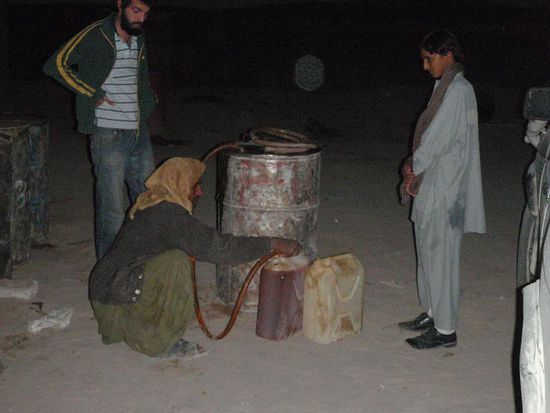 Benzin gibt es hier nahe der Grenze nur auf dem Schwarzmarkt