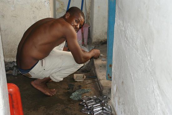 Captain Ali beim Bleigiessen