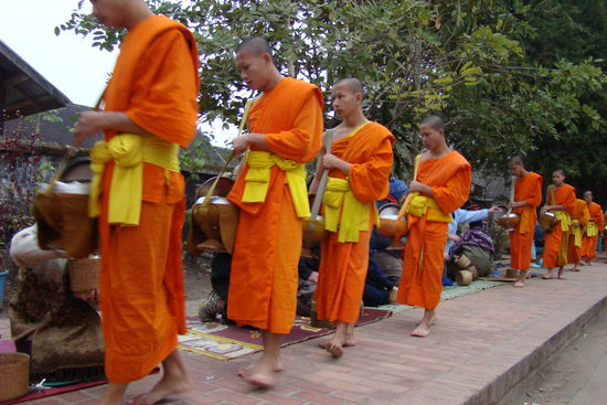 Morgendliche Tak Bat