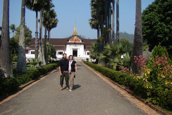 Vor dem Koenigspalast in Luang Prabang