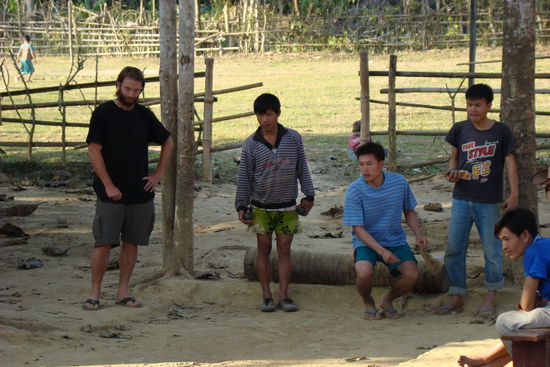 Marco beim Petang spielen