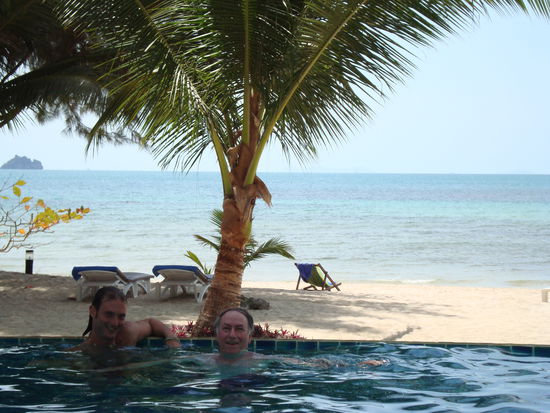 gemuetliche Bucht und Pool auf Samui...