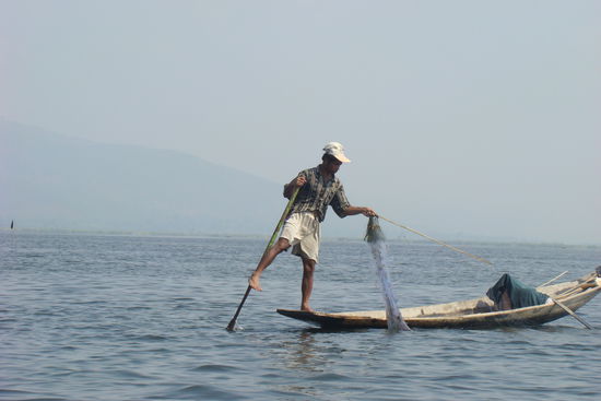 Einbeinruderer auf dem Inle See