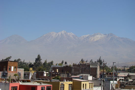 Blick auf die Vulkane und Berge.
