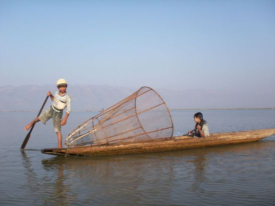 traditionelle Einbeinruderer am Inle See