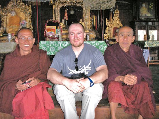 3 Herren mit recht wenig Haaren ...