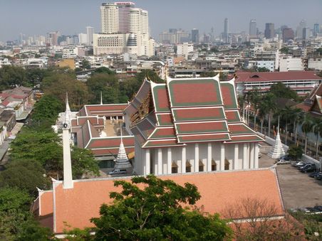 Ein Blick über Bangkok vom golden Mount. (Der Aufstieg war allerdings wesentlich einfacher, als beim golden rock in Myanmar