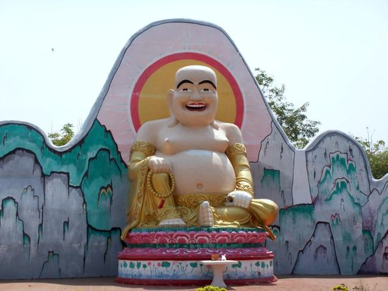 da waren die Erbauer dieser Buddhastatue nicht ganz unkreativ 