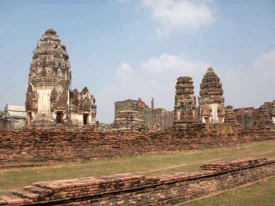 auch hier gibt es alte Steine recht schoen angeordnet