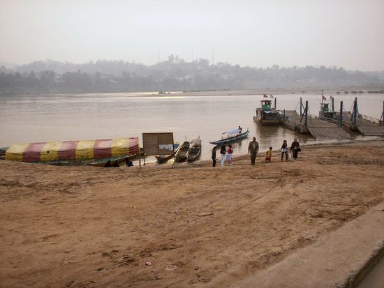Der Grenzfluss zwischen Thailand und Laos