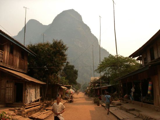 die Hauptstraße, weil einzige Straße 