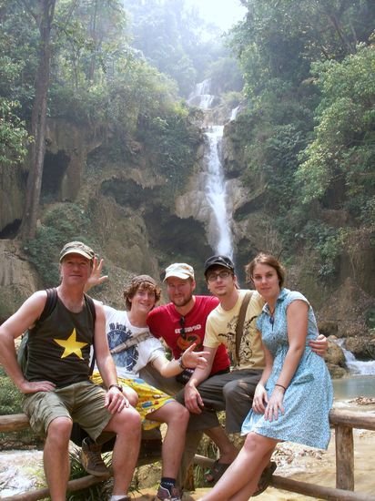 unsere kleine Ausflugsgruppe am Wasserfall