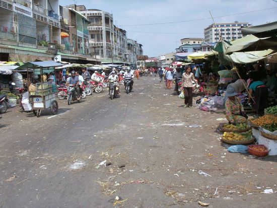 herrliche Maerkte, reich an Fruechten, Gemuese, Fleisch und Fisch