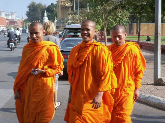 Orange wird langsam wirklich zu einer meiner Lieblingsfarben! (Und nein, ich meine keine Partei in meiner fernen Heimat. Obwohl, vielleicht taete einigen orangen Funktionaeren ein 40 jaehriger Klosteraufenthalt gar nicht mal so schlecht ...