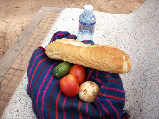 frisches Baguette vom Baecker und knackiges Gemuese vom Markt. 
Und was macht unser chef de cousine daraus...
