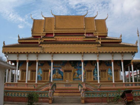dieser Tempel befindet sich gegenueber meiner Unterkunft. Nach ca. 40km Radeln haben sich die 2 Esel nun auch eine Pause verdient!